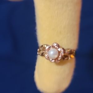 Beverly Hills gold 14k yellow & rose gold with  pearl, size 6 ring